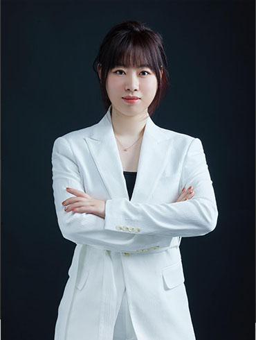 叶 群